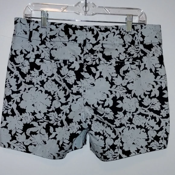 Ann Taylor Black and Baby Blue Floral Women Shorts Cargos - Picture 7 of 10